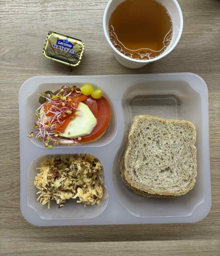 Kolacja dieta z ograniczeniem łatwoprzyswajalnych węglowodanów (Sosnowiec, Chorzów):
Herbata - chleb graham - margaryna – szynka biała – pasta słonecznikowa z suszonymi pomidorami – ogórek – papryka – pomidor – kiełki – sałata – oliwki
A: GLU, SOJ, MLE, SEL, GOR
Kolacja dieta z ograniczeniem łatwoprzyswajalnych węglowodanów (Sosnowiec, Chorzów):
Herbata - chleb graham - margaryna – szynka biała – pasta słonecznikowa z suszonymi pomidorami – ogórek – papryka – pomidor – kiełki – sałata – oliwki
A: GLU, SOJ, MLE, SEL, GOR