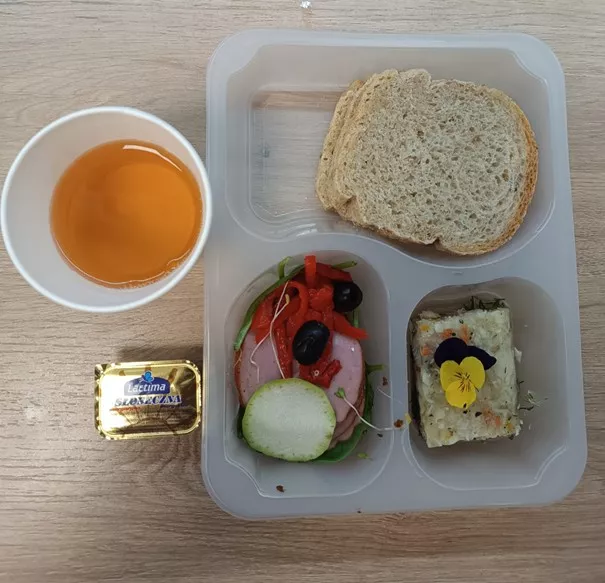 Kolacja: dieta z ograniczeniem łatwoprzyswajalnych węglowodanów (Chorzów, Sosnowiec)
herbata - chleb graham – margaryna – szynkowa dębowa – dorsz w galarecie z brokułem i marchewką – pomidor
A: GLU, MLE, SEL
Kolacja: dieta z ograniczeniem łatwoprzyswajalnych węglowodanów (Chorzów, Sosnowiec)
herbata - chleb graham – margaryna – szynkowa dębowa – dorsz w galarecie z brokułem i marchewką – pomidor
A: GLU, MLE, SEL