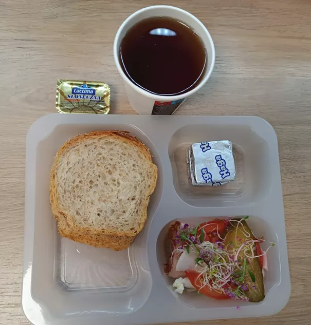 Kolacja: dieta z ograniczeniem łatwoprzyswajalnych węglowodanów (Chorzów, Sosnowiec)
herbata - chleb graham – margaryna – serek Kiri – szynka konserwowa – pomidor
A: GLU, SOJ, MLE, SEL, GOR
Kolacja: dieta z ograniczeniem łatwoprzyswajalnych węglowodanów (Chorzów, Sosnowiec)
herbata - chleb graham – margaryna – serek Kiri – szynka konserwowa – pomidor
A: GLU, SOJ, MLE, SEL, GOR