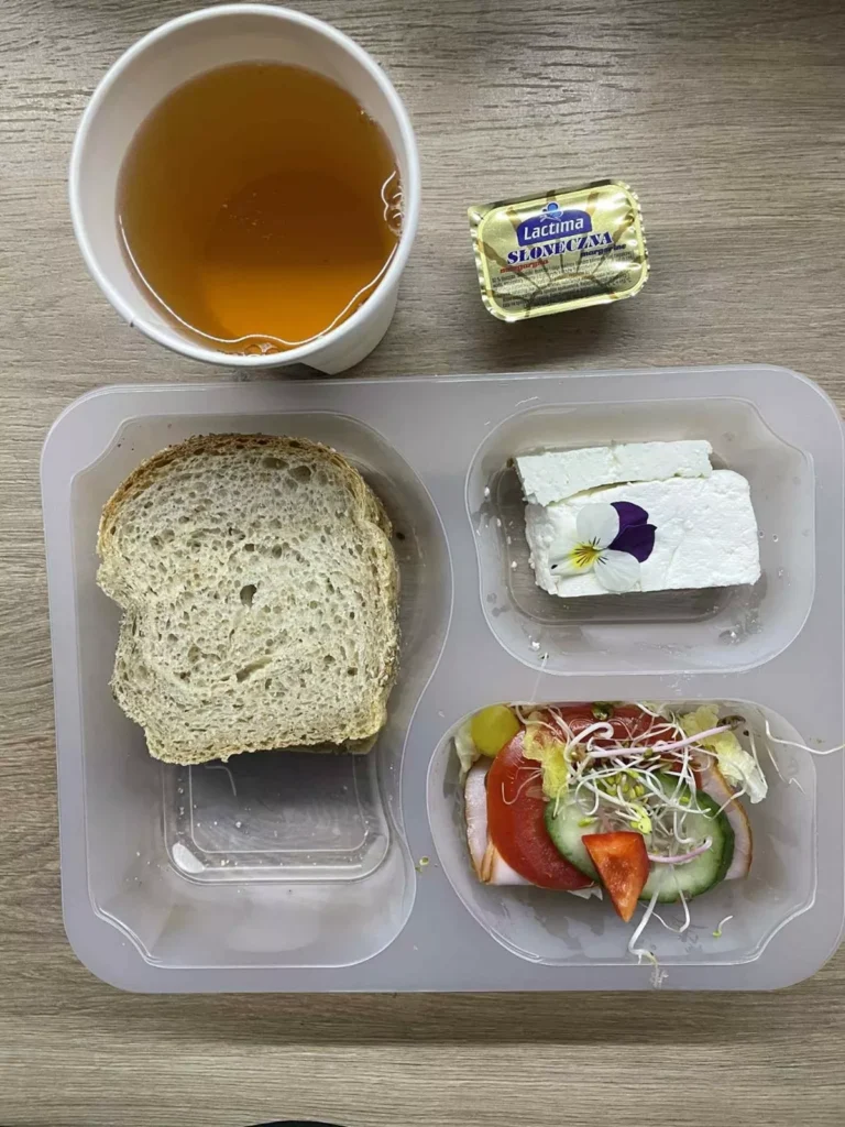 Kolacja: dieta z ograniczeniem łatwoprzyswajalnych węglowodanów (Chorzów, Sosnowiec)
Herbata - chleb graham - margaryna – twaróg – łopatka konserwowa – ogórek – pomidor – kiełki – sałata
A: GLU, SOJ, MLE, SEL, GOR
Kolacja: dieta z ograniczeniem łatwoprzyswajalnych węglowodanów (Chorzów, Sosnowiec)
Herbata - chleb graham - margaryna – twaróg – łopatka konserwowa – ogórek – pomidor – kiełki – sałata
A: GLU, SOJ, MLE, SEL, GOR