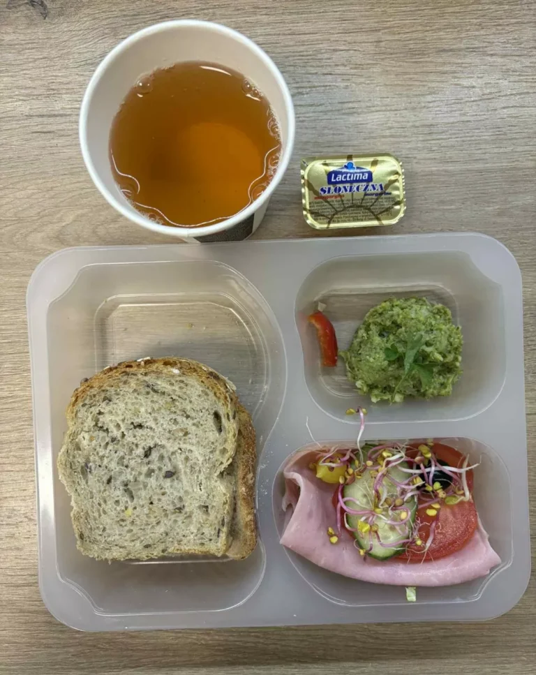 Kolacja: dieta z ograniczeniem łatwoprzyswajalnych węglowodanów (Chorzów, Sosnowiec)
Herbata - chleb graham - margaryna – pasta z brokułu – szynka rzeźnika – pomidor – ogórek – ogórek kiszony – kiełki
A: GLU, SOJ, MLE, SEL
Kolacja: dieta z ograniczeniem łatwoprzyswajalnych węglowodanów (Chorzów, Sosnowiec)
Herbata - chleb graham - margaryna – pasta z brokułu – szynka rzeźnika – pomidor – ogórek – ogórek kiszony – kiełki
A: GLU, SOJ, MLE, SEL