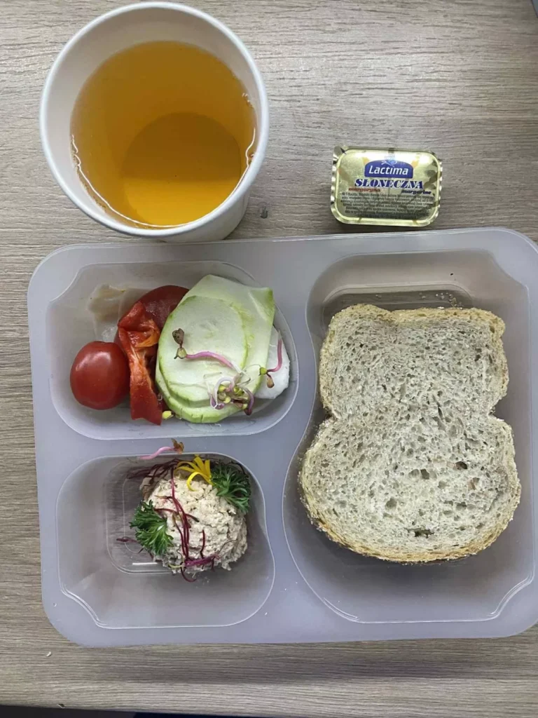 Kolacja: dieta z ograniczeniem łatwoprzyswajalnych węglowodanów (Chorzów, Sosnowiec)
Herbata - chleb graham - margaryna – polędwica sopocka – pasta z kurczaka z natką pietruszki – pomidor – papryka – ogórek – kiełki
A: GLU, SOJ, MLE, SEL
Kolacja: dieta z ograniczeniem łatwoprzyswajalnych węglowodanów (Chorzów, Sosnowiec)
Herbata - chleb graham - margaryna – polędwica sopocka – pasta z kurczaka z natką pietruszki – pomidor – papryka – ogórek – kiełki
A: GLU, SOJ, MLE, SEL