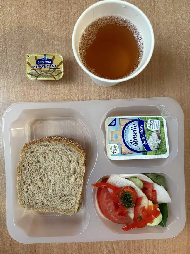 Kolacja: dieta z ograniczeniem łatwoprzyswajalnych węglowodanów (Chorzów, Sosnowiec) Herbata - chleb graham – margaryna – serek śmietankowy – polędwica sopocka – pomidor – papryka – sałata – ogórek
A: GLU, SOJ, MLE, SEL
Kolacja: dieta z ograniczeniem łatwoprzyswajalnych węglowodanów (Chorzów, Sosnowiec) Herbata - chleb graham – margaryna – serek śmietankowy – polędwica sopocka – pomidor – papryka – sałata – ogórek
A: GLU, SOJ, MLE, SEL