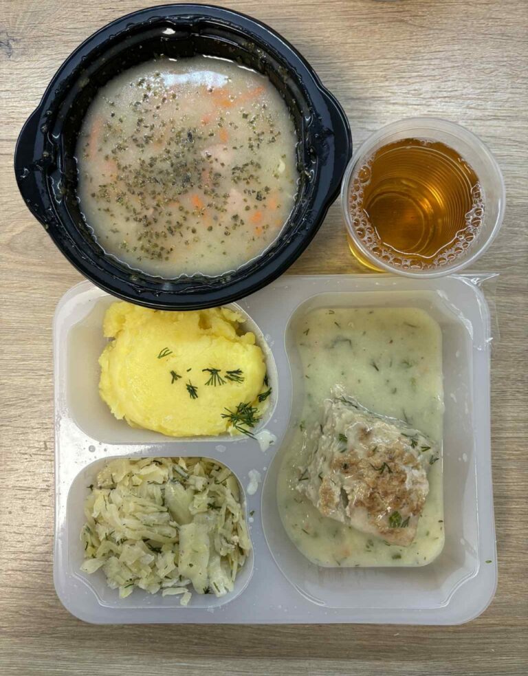 Obiad dieta podstawowa (Sosnowiec, Chorzów):
Barszcz biały – pieczeń rzymska – sos koperkowy – surówka z kapusty – ziemniaki – kompot
A: GLU, JAJ, MLE
Obiad dieta podstawowa (Sosnowiec, Chorzów):
Barszcz biały – pieczeń rzymska – sos koperkowy – surówka z kapusty – ziemniaki – kompot
A: GLU, JAJ, MLE