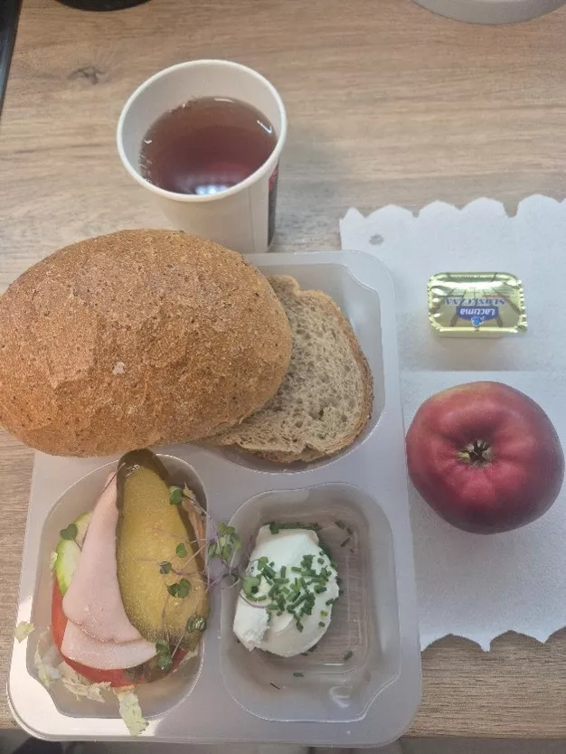 Śniadanie - dieta z ograniczeniem łatwoprzyswajalnych węglowodanów (Chorzów, Sosnowiec)
kawa zbożowa - chleb graham - grahamka - szynka biała – twaróg ze szczypiorkiem - ogórek - sałata – margaryna
A: GLU, JAJ, SOJ, MLE, SEL, GOR
Śniadanie - dieta z ograniczeniem łatwoprzyswajalnych węglowodanów (Chorzów, Sosnowiec)
kawa zbożowa - chleb graham - grahamka - szynka biała – twaróg ze szczypiorkiem - ogórek - sałata – margaryna
A: GLU, JAJ, SOJ, MLE, SEL, GOR