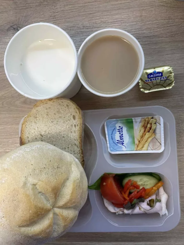 Śniadanie: dieta podstawowa (Chorzów, Sosnowiec)
Zupa mleczna z kaszą orkiszową – kawa zbożowa – chleb śląski – serek Hochland – szynka biała – ogórek – sałata – pomidor – papryka
A: GLU, SOJ, MLE, SEL, GOR
Śniadanie: dieta podstawowa (Chorzów, Sosnowiec)
Zupa mleczna z kaszą orkiszową – kawa zbożowa – chleb śląski – serek Hochland – szynka biała – ogórek – sałata – pomidor – papryka
A: GLU, SOJ, MLE, SEL, GOR