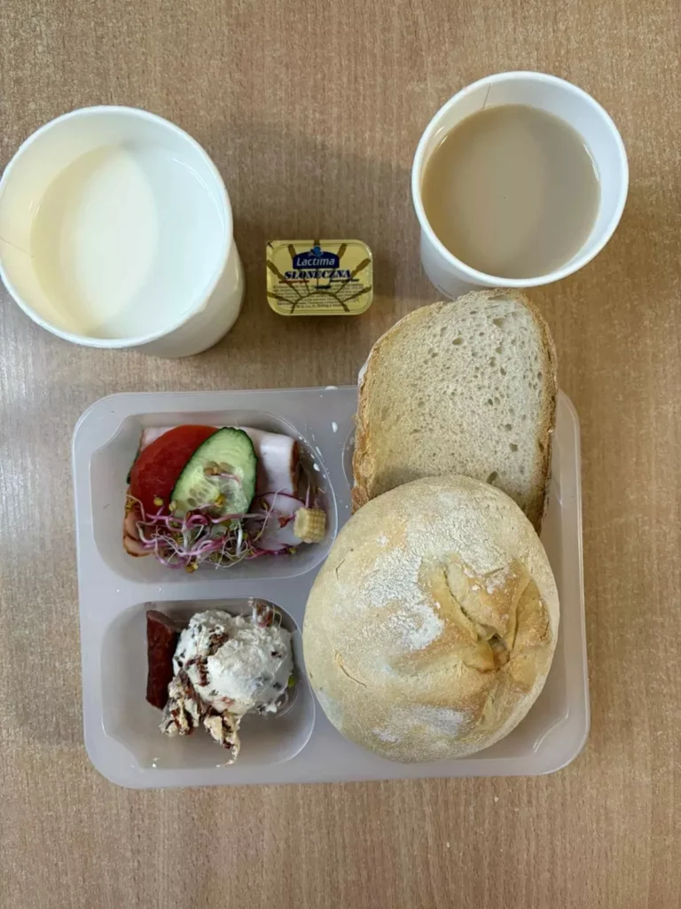 Śniadanie: dieta podstawowa (Chorzów, Sosnowiec)
Zupa mleczna z brązowym ryżem – kawa zbożowa – chleb śląski – kajzerka – margaryna – pasta z twarogu z suszonymi pomidorami – szynkowa dębowa – ogórek –pomidor – kiełki - sałata
A: GLU, MLE
Śniadanie: dieta podstawowa (Chorzów, Sosnowiec)
Zupa mleczna z brązowym ryżem – kawa zbożowa – chleb śląski – kajzerka – margaryna – pasta z twarogu z suszonymi pomidorami – szynkowa dębowa – ogórek –pomidor – kiełki - sałata
A: GLU, MLE